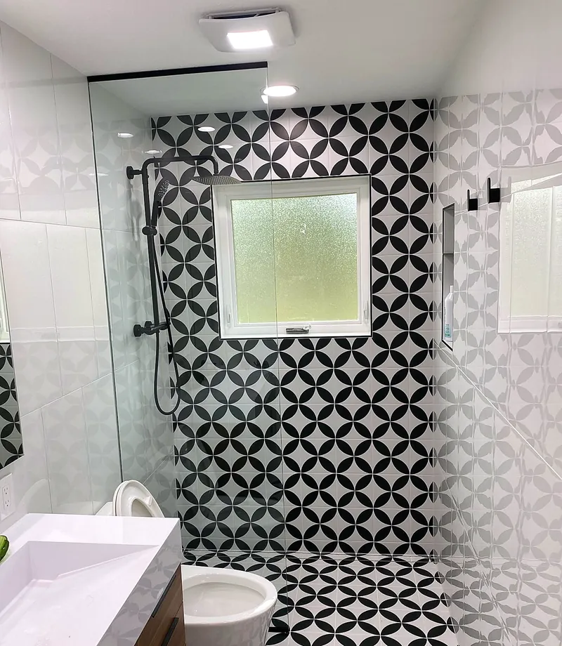Patterned shower wall: black and white geometric tile